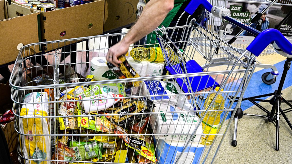 Běží potravinová sbírka, lidé mohou pomoci v téměř 1500 obchodech